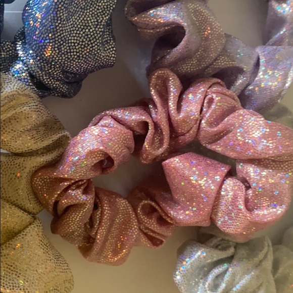 Urban Outfitters Scrunchie Set - Picture 2 of 2
